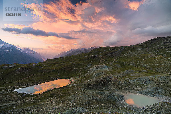 Sonnenuntergang über dem Riffelsee  Zermatt  Kanton Wallis  Schweizer Alpen  Schweiz