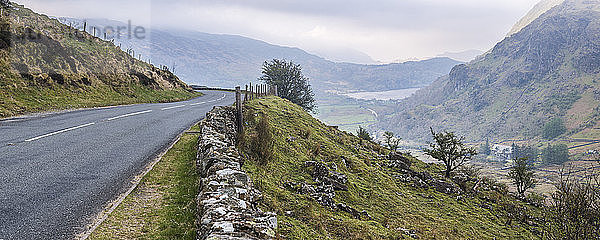 Blick auf den See Llyn Gwynant  Snowdonia National Park  Nordwales  Vereinigtes Königreich