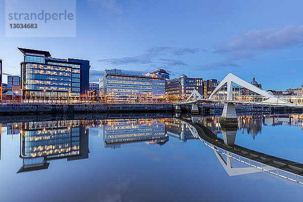 Tradeston Bridge  Squggily Bridge  International Financial Services District  Glasgow  Schottland  Vereinigtes Königreich