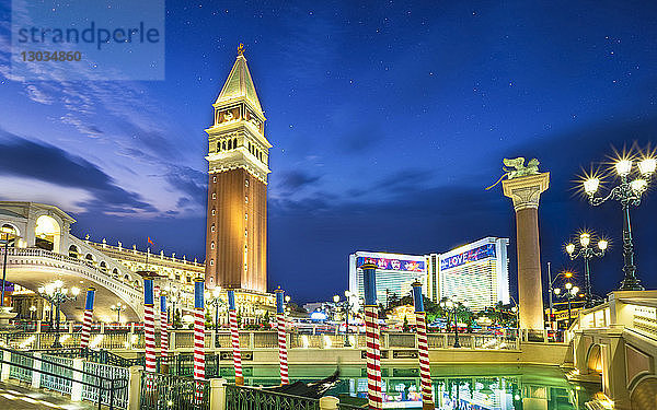 Das Venetian Hotel und Casino bei Nacht  The Strip  Las Vegas Boulevard  Las Vegas  Nevada  Vereinigte Staaten von Amerika  Nordamerika