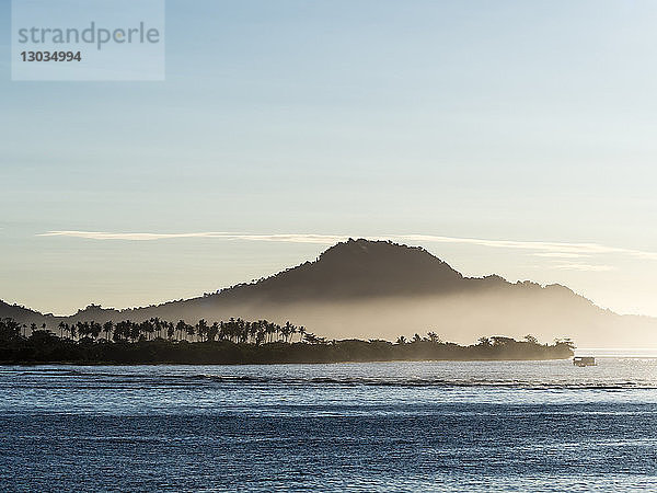 Frühes Morgenlicht auf der Insel Taveuni  Vanua Levu Gruppe  Republik Fidschi  Südpazifische Inseln