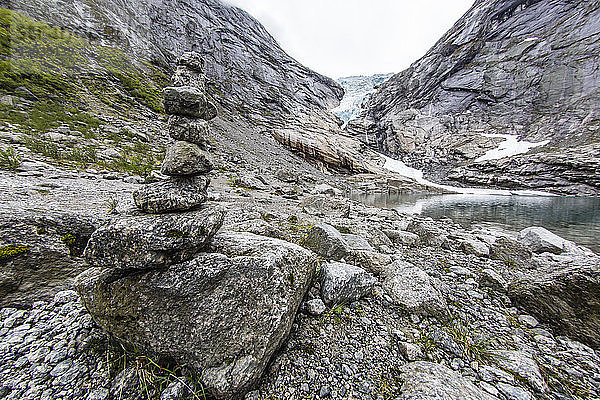 Rückzug des Briksdalsgletschers am Ende des Briksdals  Olden  Norwegen  Skandinavien