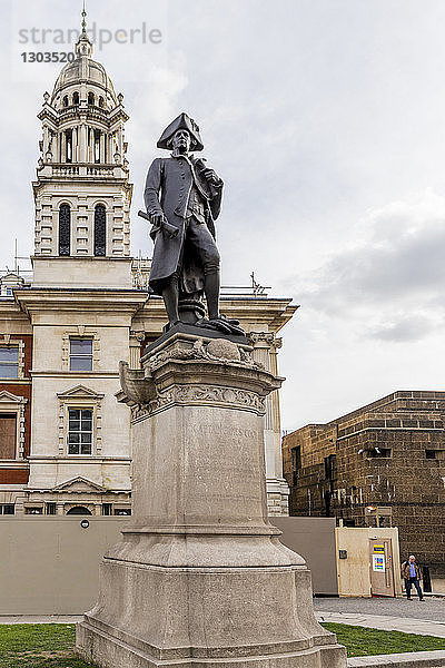 Eine Statue von Kapitän James Cook  The Mall  London  England  Vereinigtes Königreich