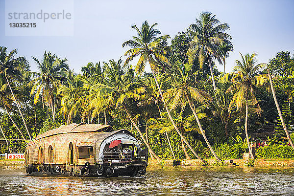 Hausboot in den Backwaters bei Alleppey (Alappuzha)  Kerala  Indien