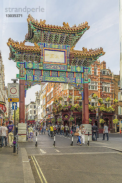 Das Tor zu Chinatown in Soho  London  England  Vereinigtes Königreich