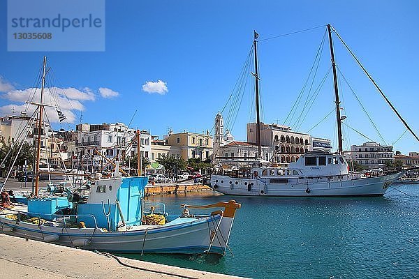 Der Hafen  Insel Tinos  Kykladen  Griechische Inseln  Griechenland