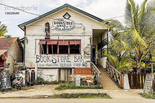 Die Bar des Buchladens in der Stadt Bocas  Insel Colon  Bocas del Toro-Inseln  Panama