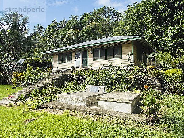 Ein Familienhaus in der Stadt Lufilufi auf der Insel Upolu  Samoa  Südpazifische Inseln