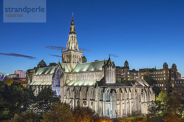 Glasgow Cathedral in der Abenddämmerung  Glasgow  Schottland  Vereinigtes Königreich