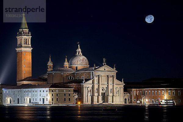 Kirche San Giorgio Maggiore und Mond bei Nacht  Venedig  Venetien  Italien