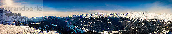 Panoramablick auf Bergketten  Madonna di Campiglio  Trentino-Südtirol  Italien