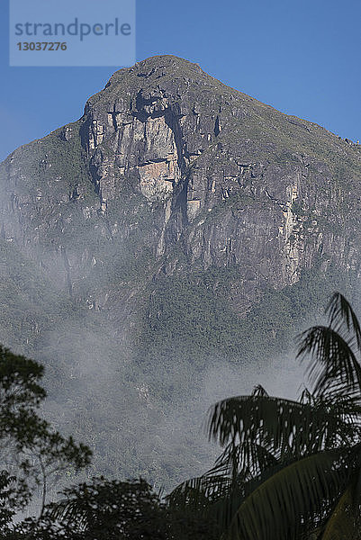 Schöne Berglandschaft im ökologischen Reservat Serrinha do Alambari  Serra da Mantiqueira  Rio de Janeiro  Brasilien