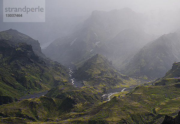 Blick auf eine malerische Landschaft mit Bergen  Thorsmork  Sudurland  Island