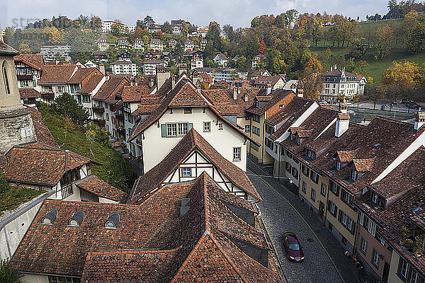 Stadtbild mit Blick auf Strasse und HÃ?user in â€žMattenengeâ€œ von â€žNydeggbruckeâ€œ aus  Bern  Schweiz