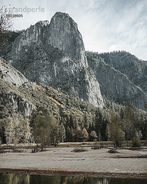 Tiefblick auf die Berge des Yosemite-Nationalparks