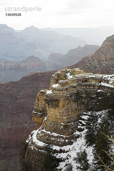 Panoramablick auf die Berge im Grand Canyon National Park im Winter