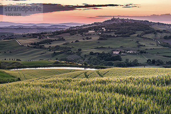 Szenische Ansicht der Landschaft bei Sonnenuntergang