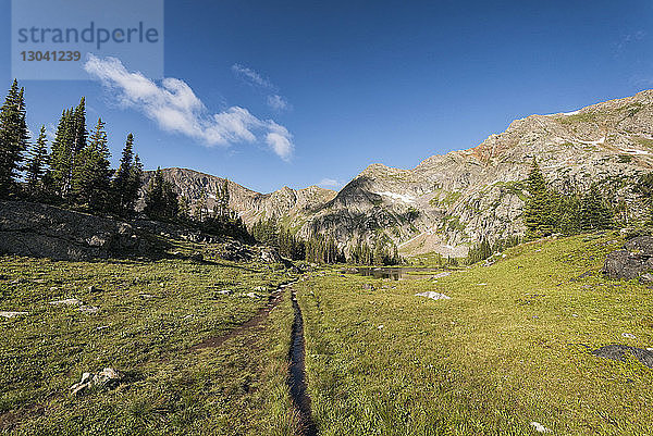 Landschaft durch Berge am White River National Forest gegen den Himmel