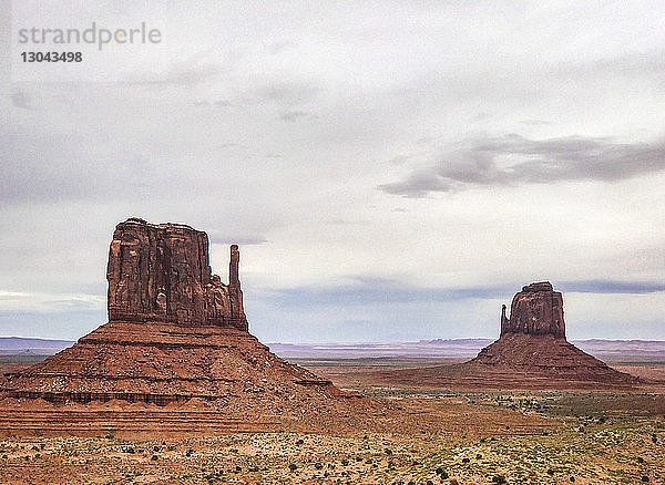 Landschaftliche Ansicht des Monument Valley gegen den Himmel