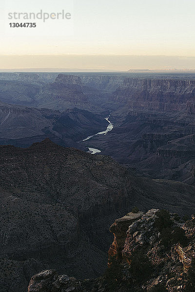 Landschaftliche Ansicht des Grand Canyon Nationalparks gegen den Himmel