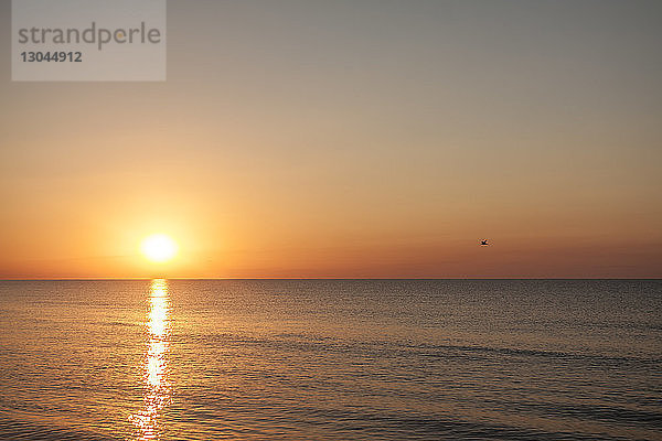 Ruhiger Blick auf das Schwarze Meer bei klarem Himmel