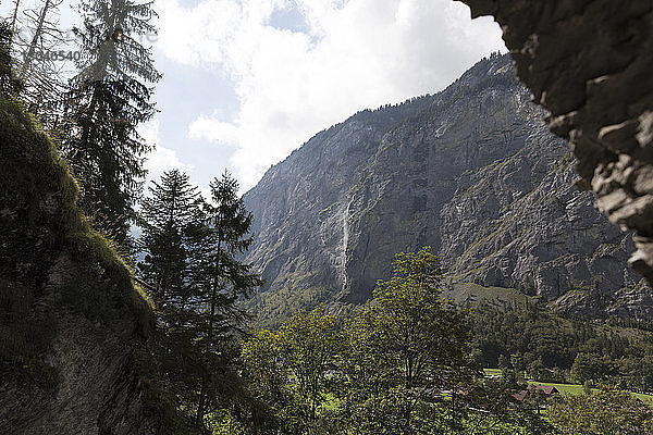 Landschaftliche Ansicht von Bergen gegen den Himmel