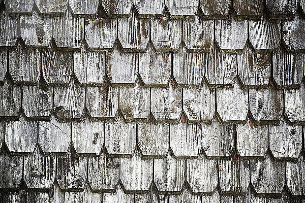Nahaufnahme von alten Holzschindeln