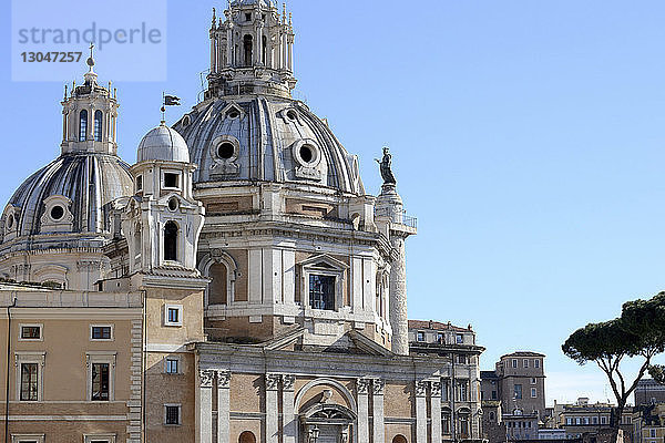 Niedrigwinkelansicht des Palazzo Venezia bei klarem Himmel