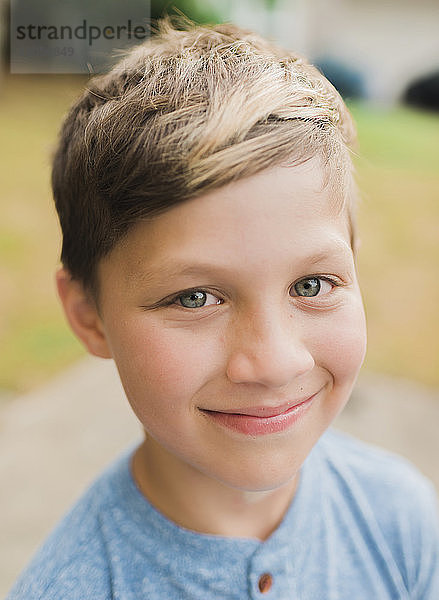Nahaufnahme-Porträt eines lächelnden Jungen