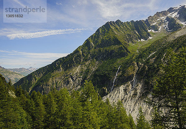 Landschaftliche Ansicht von Bergen gegen den Himmel