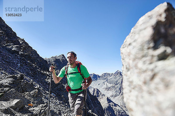 Wanderer auf dem Mont Cervin  Matterhorn  Wallis  Schweiz