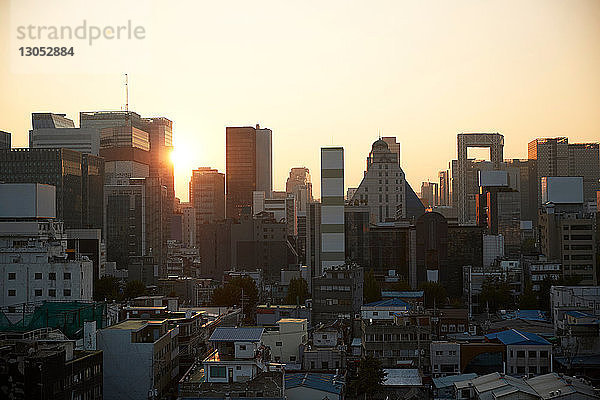 Stadtbild bei Sonnenuntergang  Seoul  Südkorea