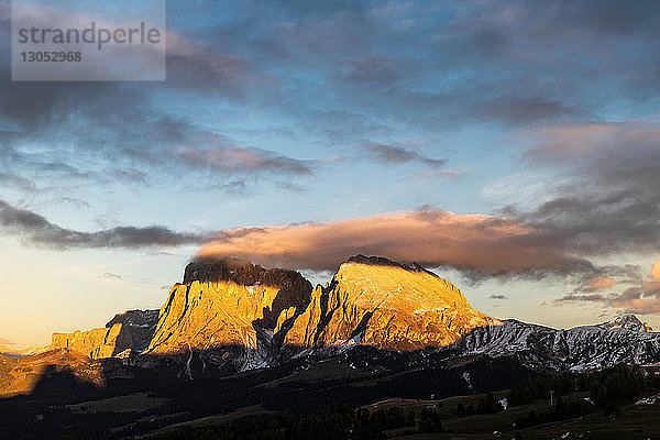 Schlern-Rosengarten auf der Seiser Alm  Dolomiten  Seis  Trentino-Südtirol  Italien