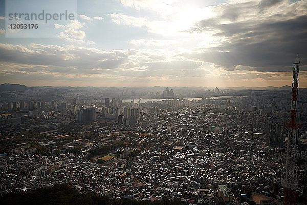 Stadtbild bei Sonnenaufgang  Seoul  Südkorea