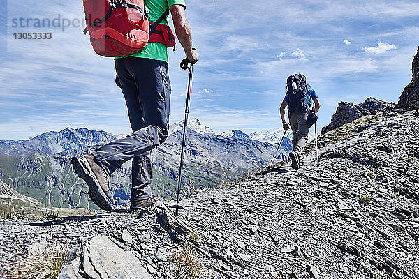Wanderer auf dem Grat  Mont Cervin  Matterhorn  Wallis  Schweiz