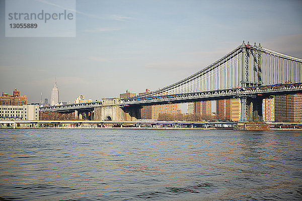 Manhattan-Brücke über den East River in New York City gegen den Himmel