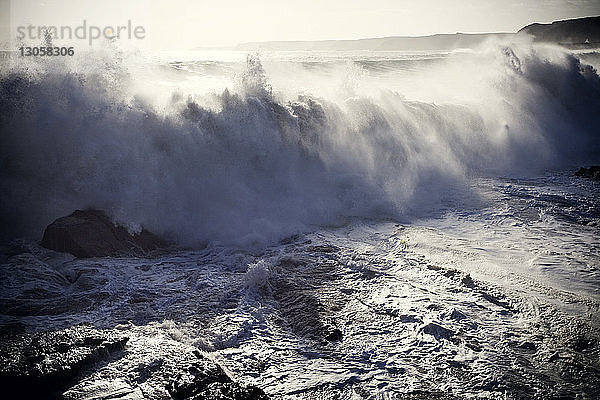 Welle im Meer bei Sturm