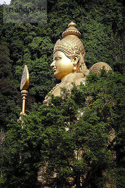 Blick auf die Lord Murugan-Statue in den Batu-Höhlen