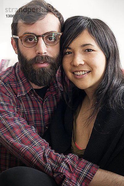Porträt eines glücklichen Paares zu Hause