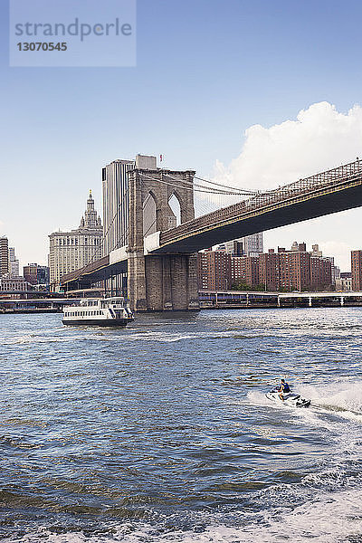 Ansicht der Brooklyn-Brücke gegen den Himmel