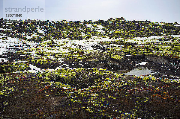 Fluss inmitten der Landschaft