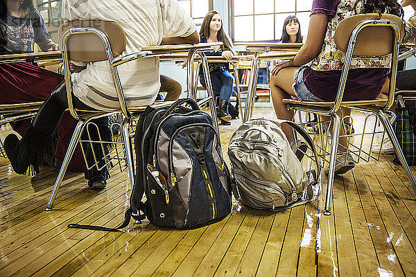 Im Klassenzimmer sitzende Studenten