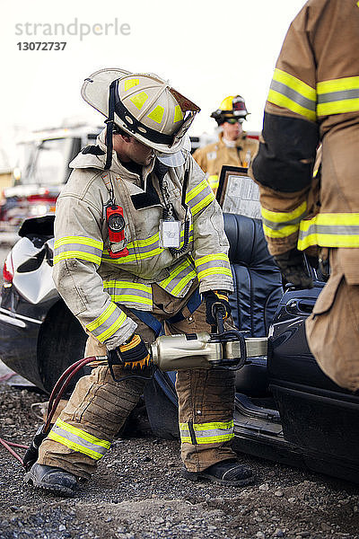 Feuerwehrleute bei Übungsübungen