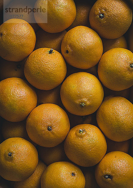 Draufsicht auf frische gesunde Orangen