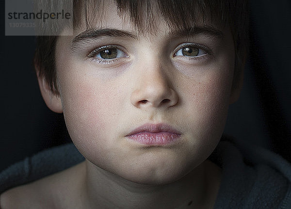 Nahaufnahme-Porträt eines selbstbewussten Jungen