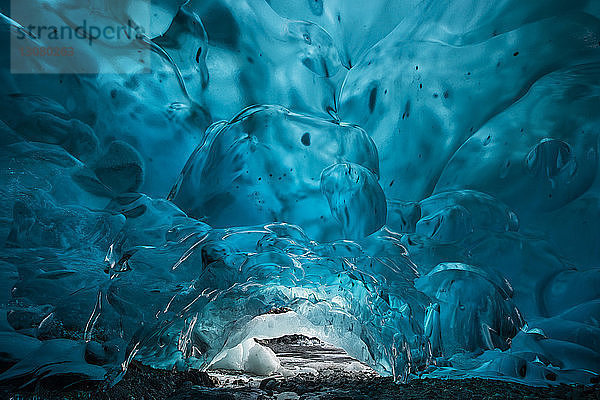 Blaue Gletschereishöhle am Mendenhall-Gletscher