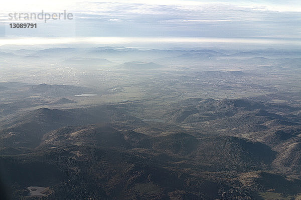 Luftaufnahme der Landschaft gegen den Himmel