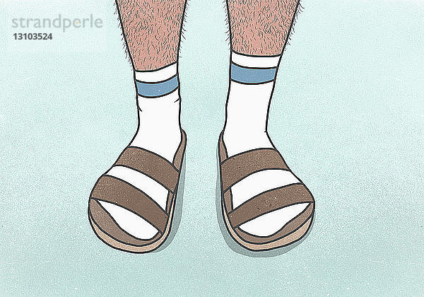Mann mit niedrigem Ausschnitt und haarigen Beinen  der Socken und Sandalen trägt