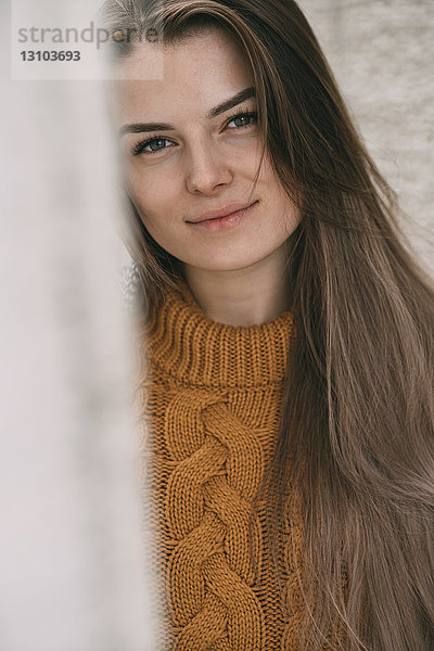 Porträt lächelnde junge Frau