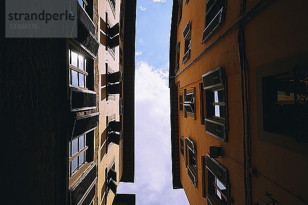 Blick von unten auf Wohnhäuser  Florenz  Toskana  Italien